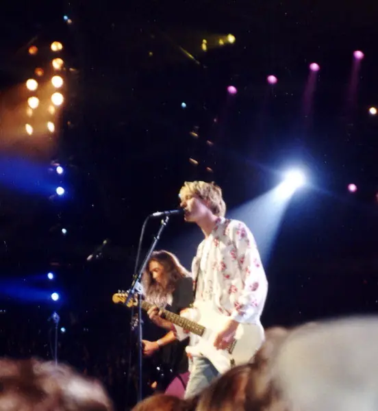 Kurt Cobain and Krist Novoselic performing at the 1992 MTV Video Music Awards